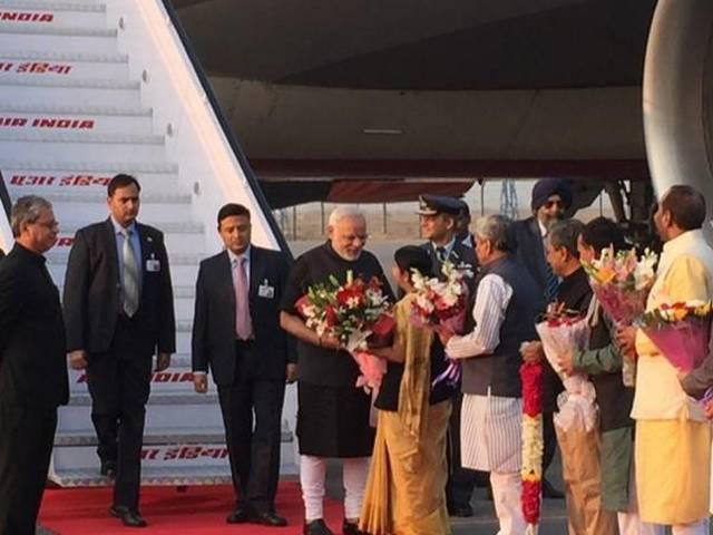 दुनिया में डंका बजाकर देश लौटे पीएम m_modi_returns_back