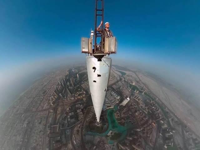 बुर्ज खलीफा से ली गई दुनिया की सबसे ऊंची सेल्फी selfie_world highest bselfie