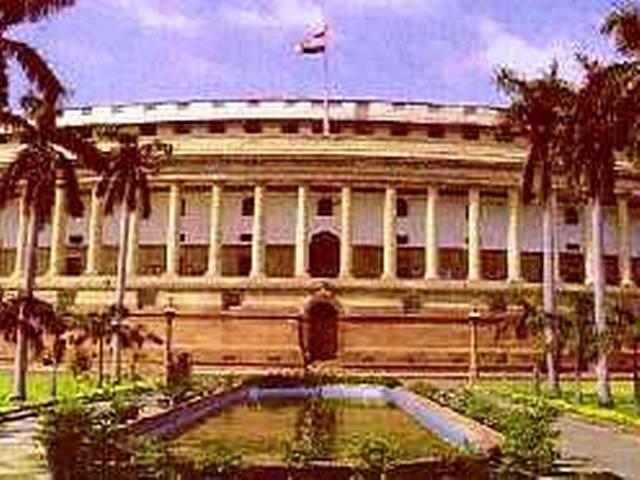 बीएसपी-एसपी के हंगामे की भेंट चढ़ा राज्यसभा का सत्र बीएसपी-एसपी के हंगामे की भेंट चढ़ा राज्यसभा का सत्र