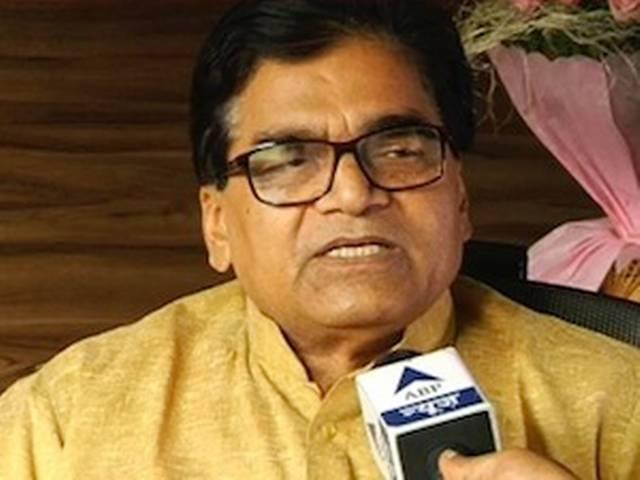 एसपी एफडीआई के खिलाफ, मगर सरकार के साथ एसपी एफडीआई के खिलाफ, मगर सरकार के साथ