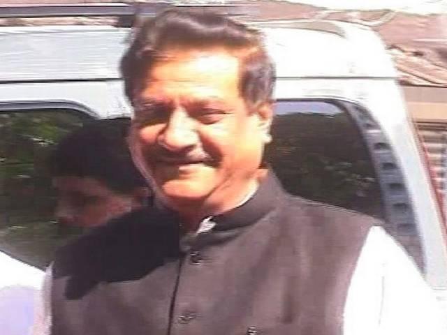 पूर्व मुख्यमंत्री पृथ्वीराज चव्हाण लिफ्ट के भीतर फंसे Chief Minister Prithviraj Chavan trapped inside the elevator