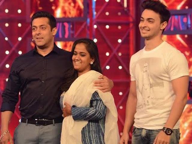 तीनों खानों को आपस में शादी कर लेना चाहिए: शाहरुख shahrukh_on_salman