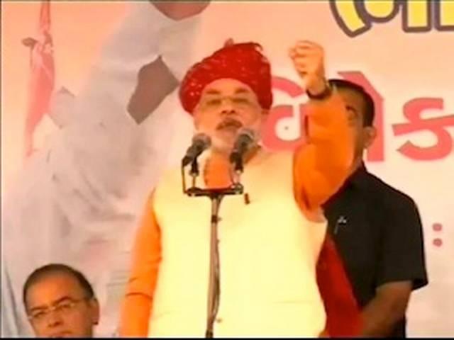 गुजरात चुनाव: बदल गया है नरेंद्र मोदी का अंदाज गुजरात चुनाव: बदल गया है नरेंद्र मोदी का अंदाज