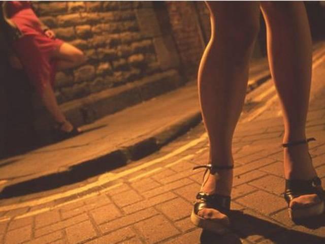 मर्द ही नहीं महिलाएं भी पैसे देकर खरीदती हैं सेक्स: सर्वे europe: pay_for_sex_