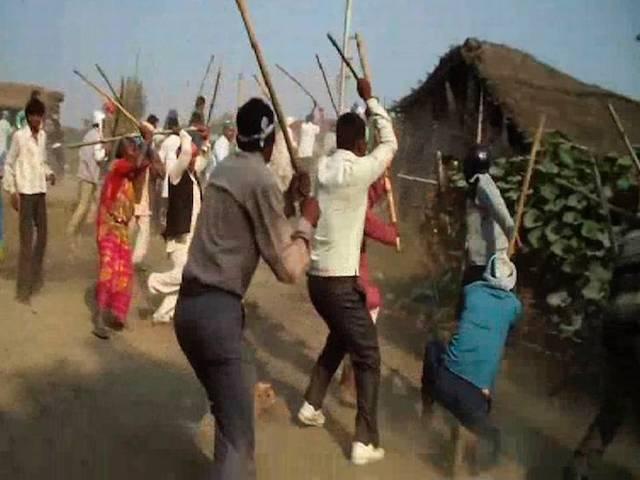 यूपी: थाने में घुसकर थानेदार और पुलिसवालों की पिटाई up police