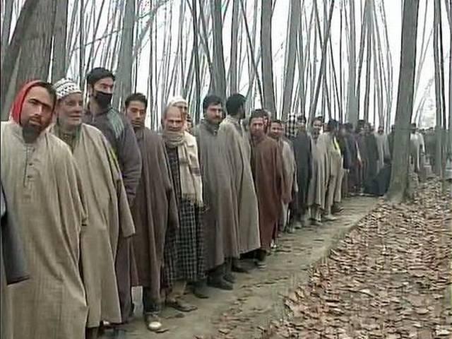 मतदान के दौरान झारखंड में हिंसा, जम्मू-कश्मीर में ग्रेनेड हमला jammu_kashmir_jharkhand_voting