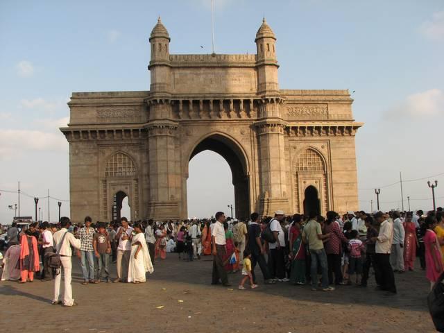 मुंबई में महिलाओं से यौन शोषण मामले में 52٪ इजाफा rise in crime against women in mumbai, conviction rate falls by 8 per cent