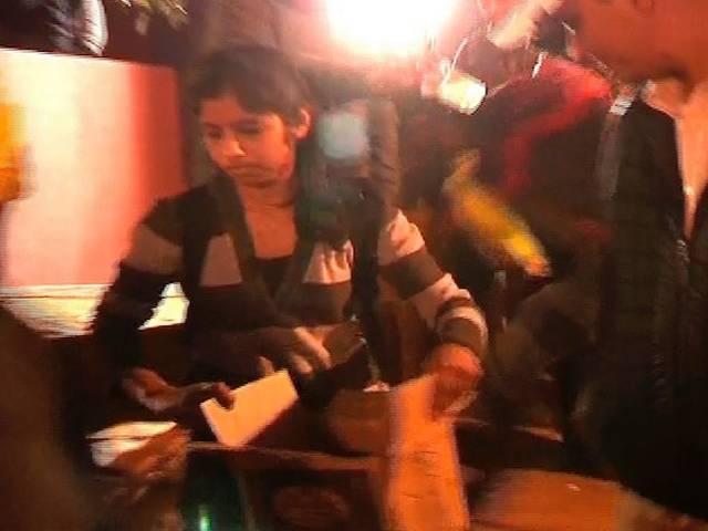...जब 'आप' के कार्यक्रम में केजरीवाल की बेटी ने की सफाई Kejriwal daughter cleaning