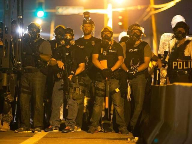 फगरुसन मामले पर लंदन में अमेरिकी दूतावास के बाहर प्रदर्शन Ferguson protests spread toamerican embassy