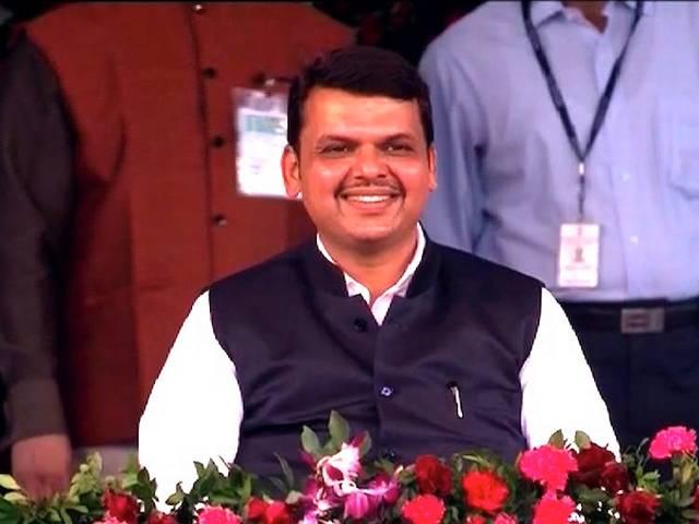 'महाराष्ट्र सरकार में शामिल हो सकती है शिवसेना' shiv sena