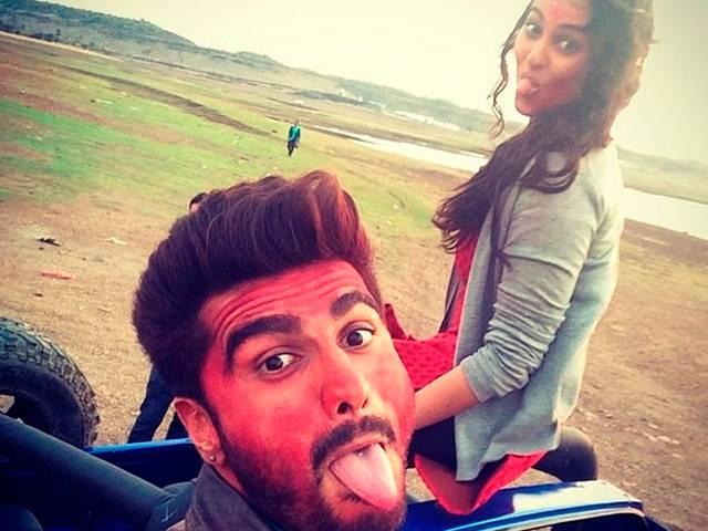 अपने और अर्जुन के रिश्तों पर सोनाक्षी की सफाई Sonakshi Sinha: Watching a film together doesn’t mean you’re dating