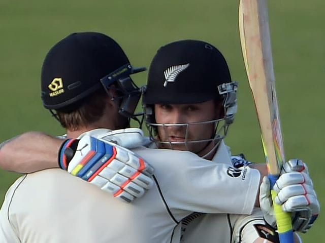 शारजाह में मैक्लम की आंधी, लगाया न्यूजीलैंड के लिए सबसे तेज शतक fastest hundred for new Zealand