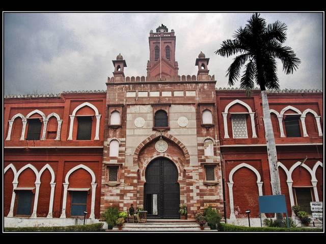 एएमयू में राजा महेंद्र प्रताप की जयंती मनाने की बीजेपी की योजना पर विवाद amu_vc