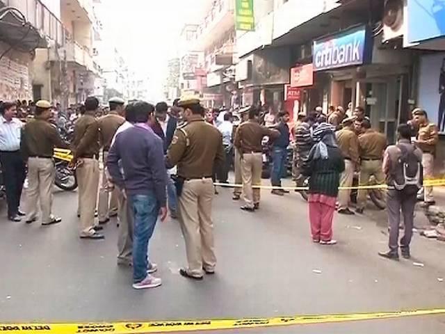 दिल्ली: गार्ड की हत्या कर 1.5 करोड़ रुपये लूटे Crime_ATM_guard killed_