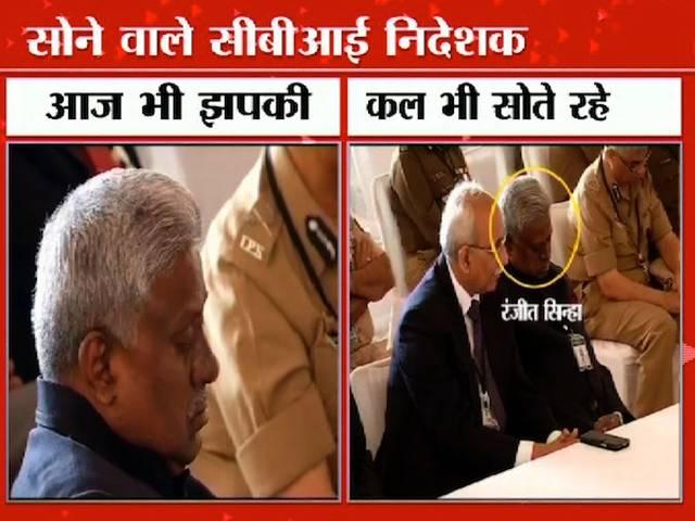 पीएम के भाषण के वक्त आज फिर झपकी लेते कैमरे में कैद हुए CBI निदेशक रंजीत सिन्हा, कल भी सो गए थे ranjit_sinha_sleeps