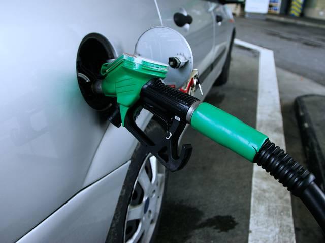 एक बार फिर सस्ता हुआ डीजल-पेट्रोल, नई दरें आधी रात से लागू diesel_petrol_pices_can_slash_down