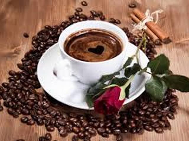 सफेद प्याला बढ़ा देता है कॉफी का जायका The Color Of Your Cup Could Change How Your Coffee Tastes