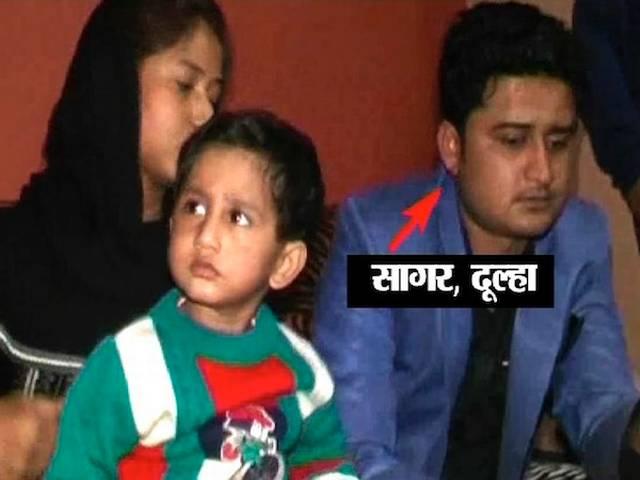 उत्तर प्रदेश: पहली 'पत्नी' को छोड़ नई घरवाली बनाने की कोशिश पड़ी महंगी fraud groom and family got captive at bride’s place, when the first wife came there with the two year old kid