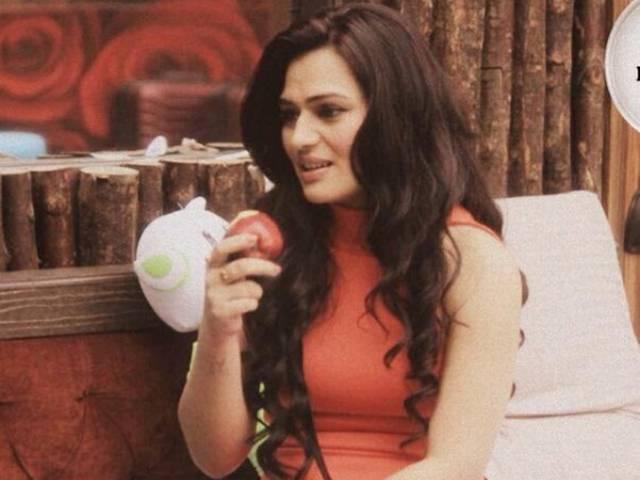 BIG BOSS: रिनी ध्यानी हुईं घर से बेघर, प्रीतम और प्रणीत पर फोड़ा बिग बम Renee Dhyani evicted from big boss 8