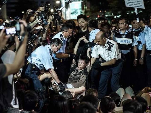 हांगकांग में झड़प जारी, 40 प्रदर्शनकारी गिरफ्तार hongkong_protest