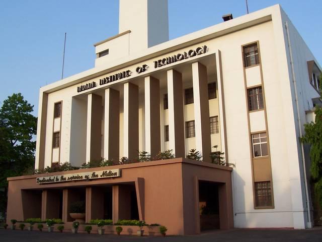 IIT छात्रों को फेसबुक से मिला 1.55 करोड़ का पैकेज Facebook signs up IIT graduates for Rs 1.55 crore; companies offer more jobs this placement season