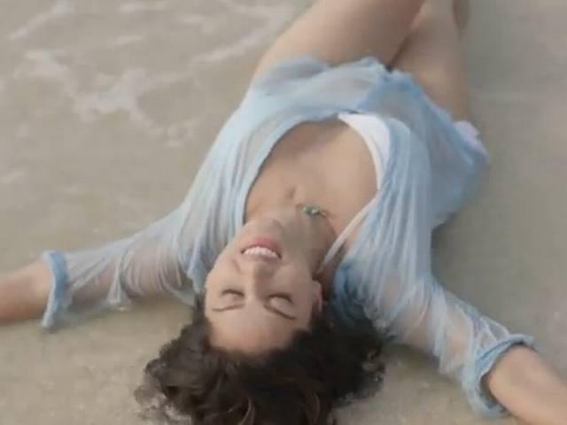 मैनफोर्स कंडोम के विज्ञापन में सनी लियोनी का हॉट अंदाज sunny leone_manforce_condom