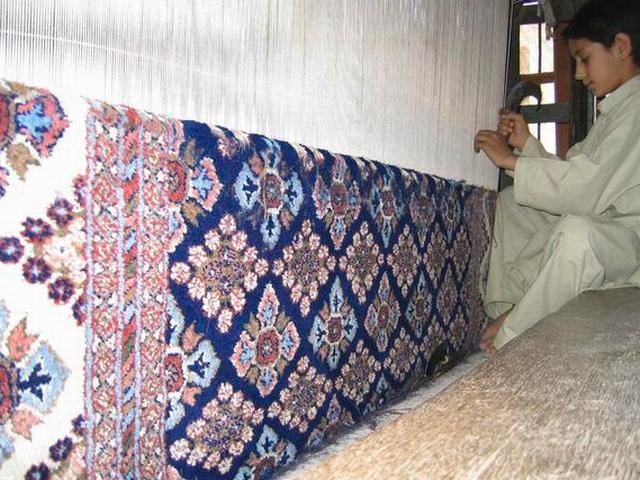 क्या भारतीय कालीन क्षेत्र में बाल श्रमिक काम कर रहे हैं, अमेरिका लगाएगा पता child labour in carpet industries