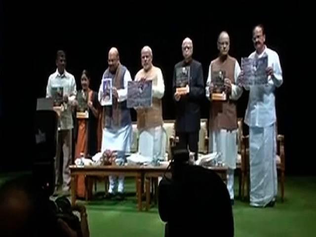 सुषमा स्वराज के कारण विदेश नीति की तारीफ: पीएम pm praises sushma swaraj for forgien policies