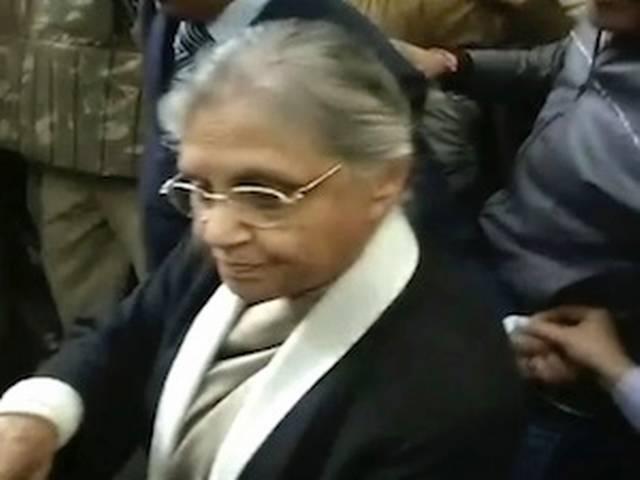 शीला दीक्षित को करना पड़ा भीड़ के गुस्से का सामना शीला दीक्षित को करना पड़ा भीड़ के गुस्से का सामना