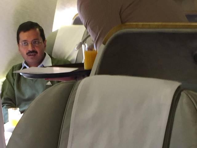 केजरीवाल के बिजनेस क्लास में सफर करने पर मचा बवाल Kejriwal business class tour
