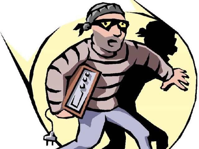बैंक के लॉकर का कोड नहीं तोड़ पाने के बाद लुटेरे एलईडी स्क्रीन चुरा ले गए Unable to break bank locker code,robbers take away LED screens