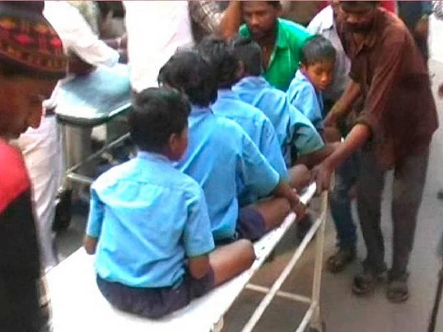 छत्तीसगढ़: मिड डे मील खाने से 29 बच्चे बीमार, रसोइए पर खाने में शराब मिलाने का आरोप Twenty-nine children fell ill after taking mid-day- meal in Korba district of Chhattisgarh
