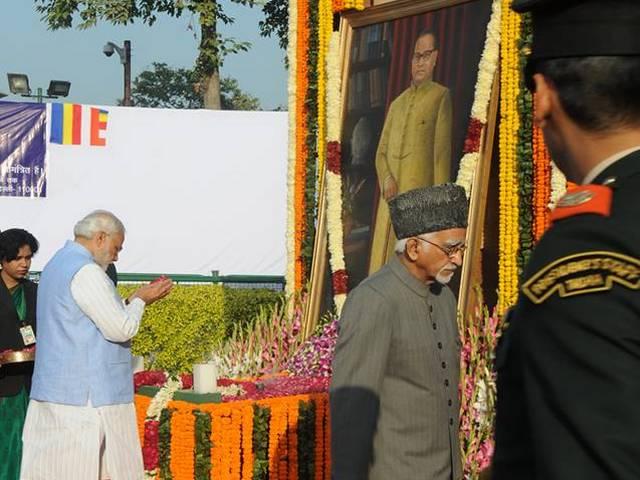 मोदी ने बाबा साहब को श्रद्धांजलि दी modi pays homage to baba saheb b r ambedkar