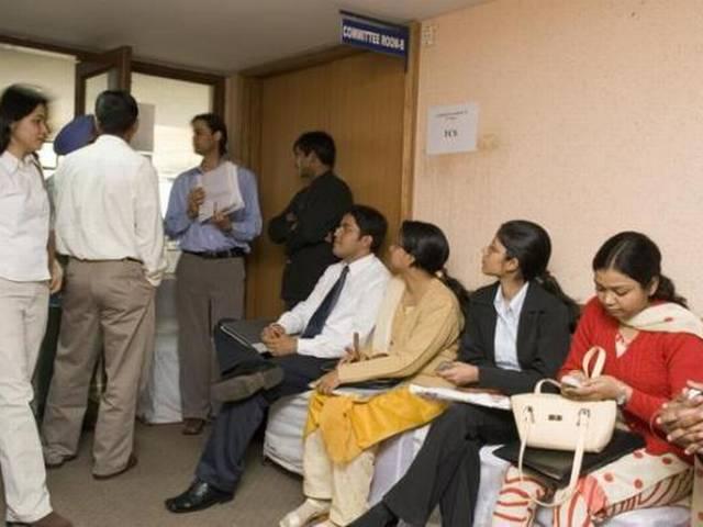 सरकार ने 26 हजार पद समाप्त किए 26,000 post