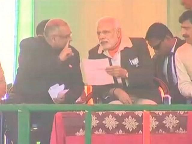 LIVE: जम्मू कश्मीर का नौजवान अब एके-47 छोड़ एंड्रॉयड वन मोबाइल फोन चाहता है- मोदी abp_live