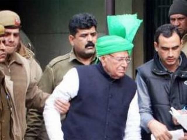 ओम प्रकाश चौटाला और बेटे अजय को 10-10 साल की सजा ओम प्रकाश चौटाला और बेटे अजय को 10-10 साल की सजा