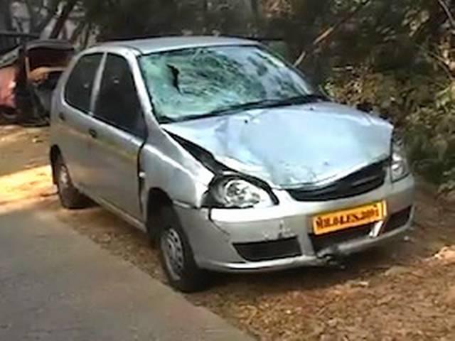 तेज़ रफ्तार कार की चपेट में आकर दो की मौत तेज़ रफ्तार कार की चपेट में आकर दो की मौत