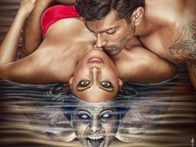 'अलोन' के सेट पर करण ने बिपाशा को बचाया alone_bipasha_karan