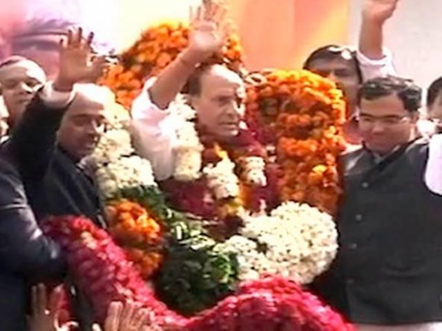 नितिन गडकरी के बचाव में उतरे राजनाथ सिंह नितिन गडकरी के बचाव में उतरे राजनाथ सिंह