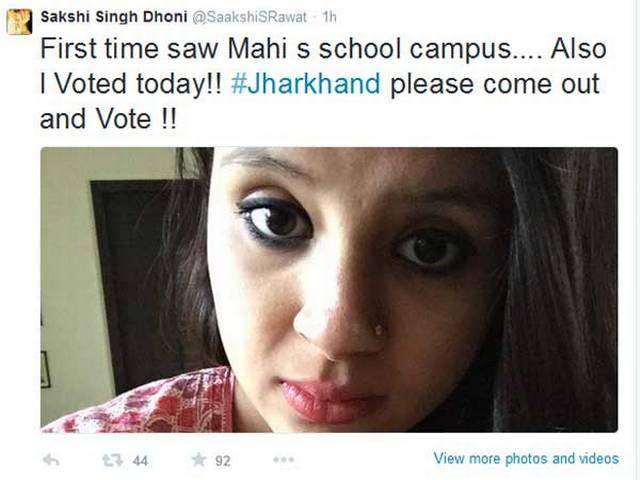 चुनाव आयोग के ब्रांड एंबेसडर धोनी और दीपिका नहीं डालेंगे वोट Jharkhand: EC brand ambassadors M S Dhoni, Deepika skip voting