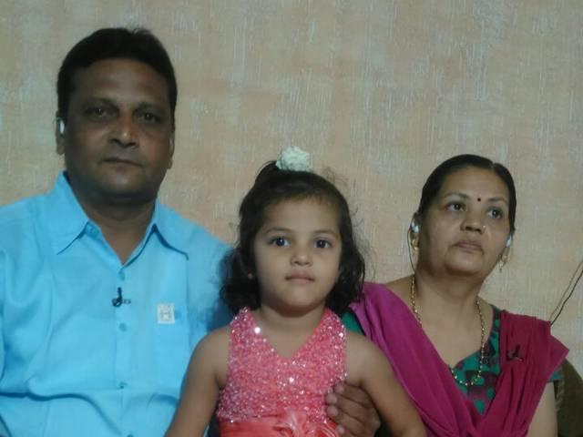 दो परिवारों के बीच पिस रही पांच साल की बच्ची 'हस्ती' families in court over five year old kid