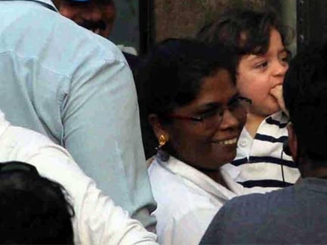 अपने ही घर में नहीं घुस पाए 'फैन' शाहरूख खान Shahrukh Khan spotted Fan Shooting