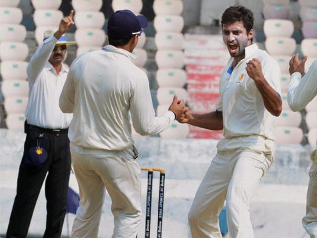 कर्नाटक ने तमिलनाडु को 285 रन से रौंदा Ranji Trophy 2014-15: Karnataka beat Tamil Nadu