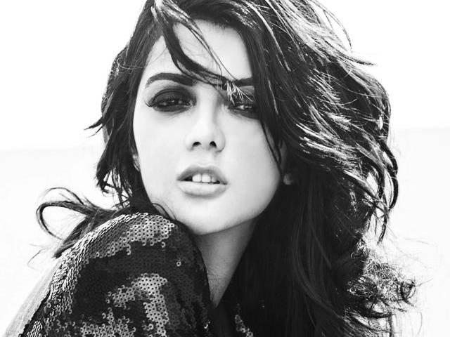 रूही सिंह ने मिस यूनिवर्सल पीस एंड ह्यूमनिटी का खिताब जीता Ruhi Singh_Miss Universal_