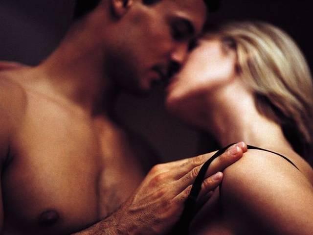 ...तो भारत में फैला है पोर्न का मकड़जाल! 49% women learn about sex watching porn
