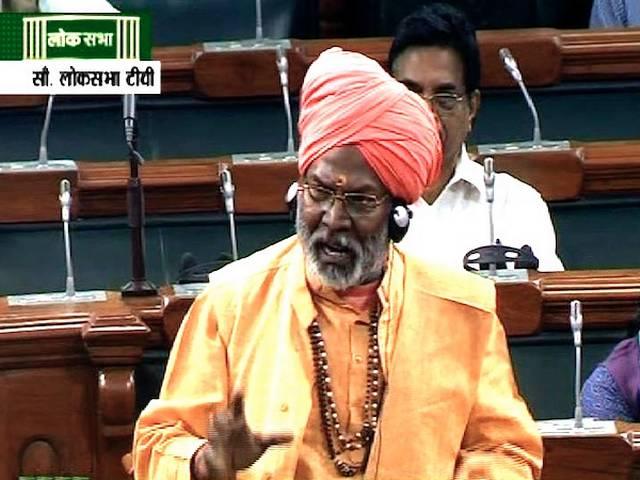 गांधी के हत्यारे गोडसे को देशभक्त बता साक्षी महाराज ने मांगी माफी sakshi maharaj