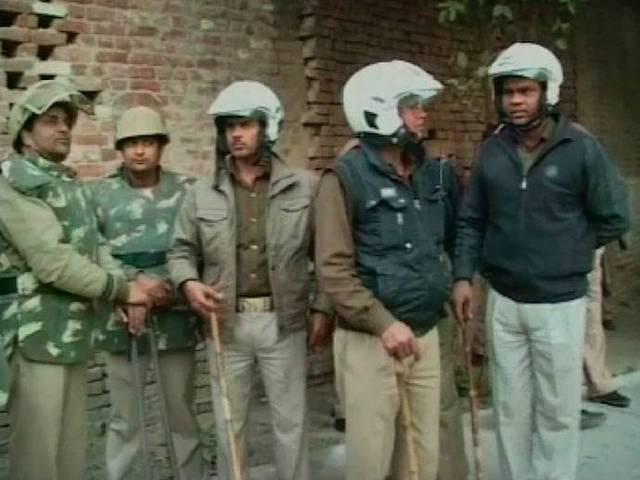 बाल कैदियों का पुलिसकर्मियों पर हमला, एक की मौत, मजिस्ट्रेटी जांच के आदेश meerut_child_prisoners_attacked