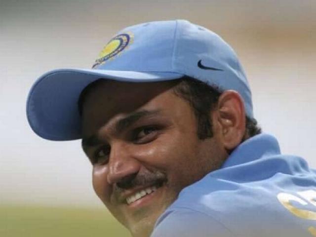 स्वेटर की नीलामी करेंगे सहवाग sehwag