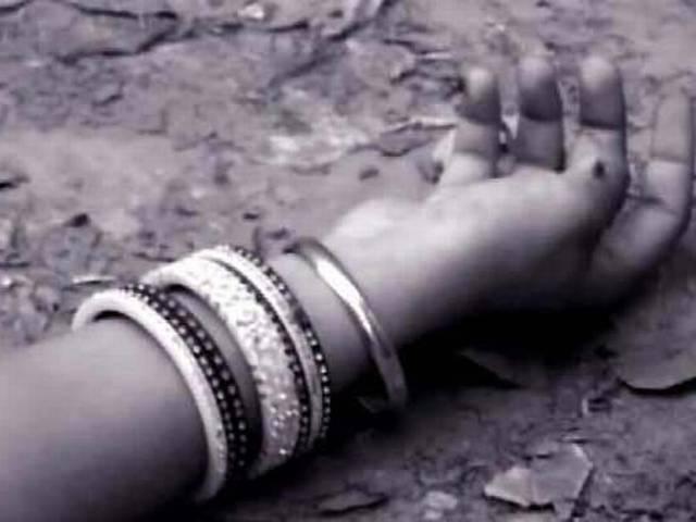 थूकने को लेकर लाठी-डंडों से पीट-पीटकर महिला की हत्या murder