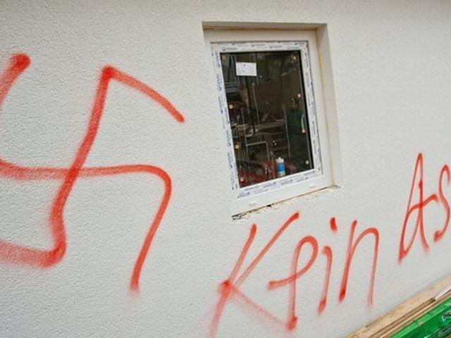 जर्मनी में धुर दक्षिणपंथी संगठन ने तीन शरणार्थी केंद्रों पर हमला किया Germany